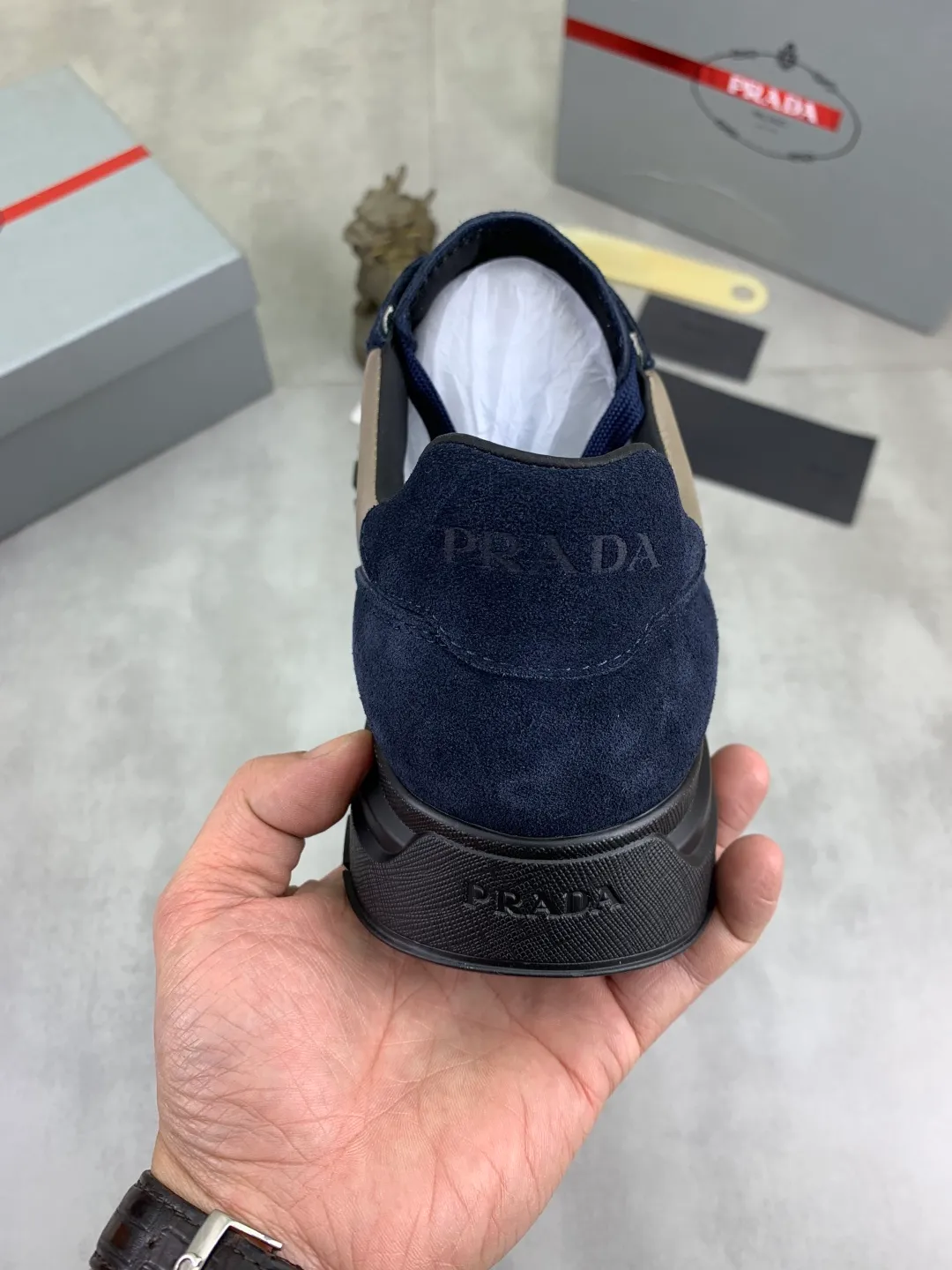 Men's shoes P560 💰 [New style] popular models are on the official website, 🆘 The trendy brand (Prada) mainly promotes popular models, avant-garde and versatile fashionable men's shoes private version mold opening, cowhide surface splicing 1:1.. Fashionable and simple, original imported cowhide lining cowhide feet; the atmosphere and personality are more fashionable, eye-catching and pursuing class. It will subvert the old ideas and be a must-have for fashionistas who want to spend time with you! Must keep it! Tall and comfortable, large and low, high-end quality workmanship. Code number: 38-44 (45 customized) 5️⃣ colors available.